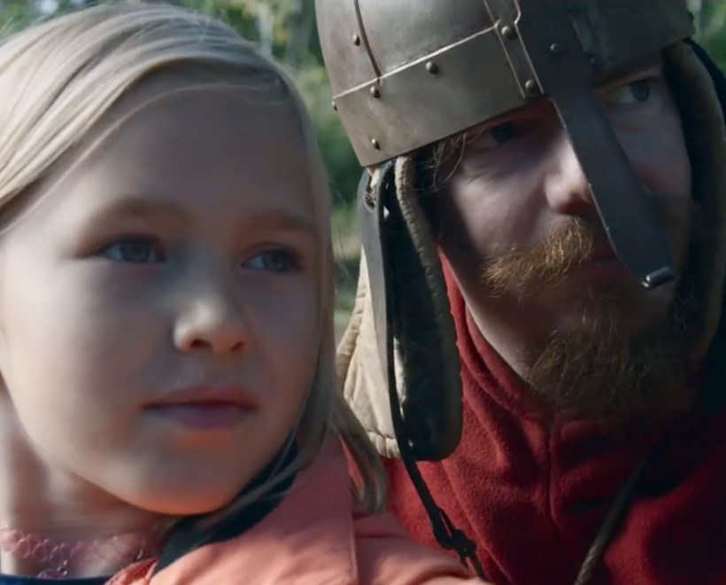OPPLEVE Jente Med Viking