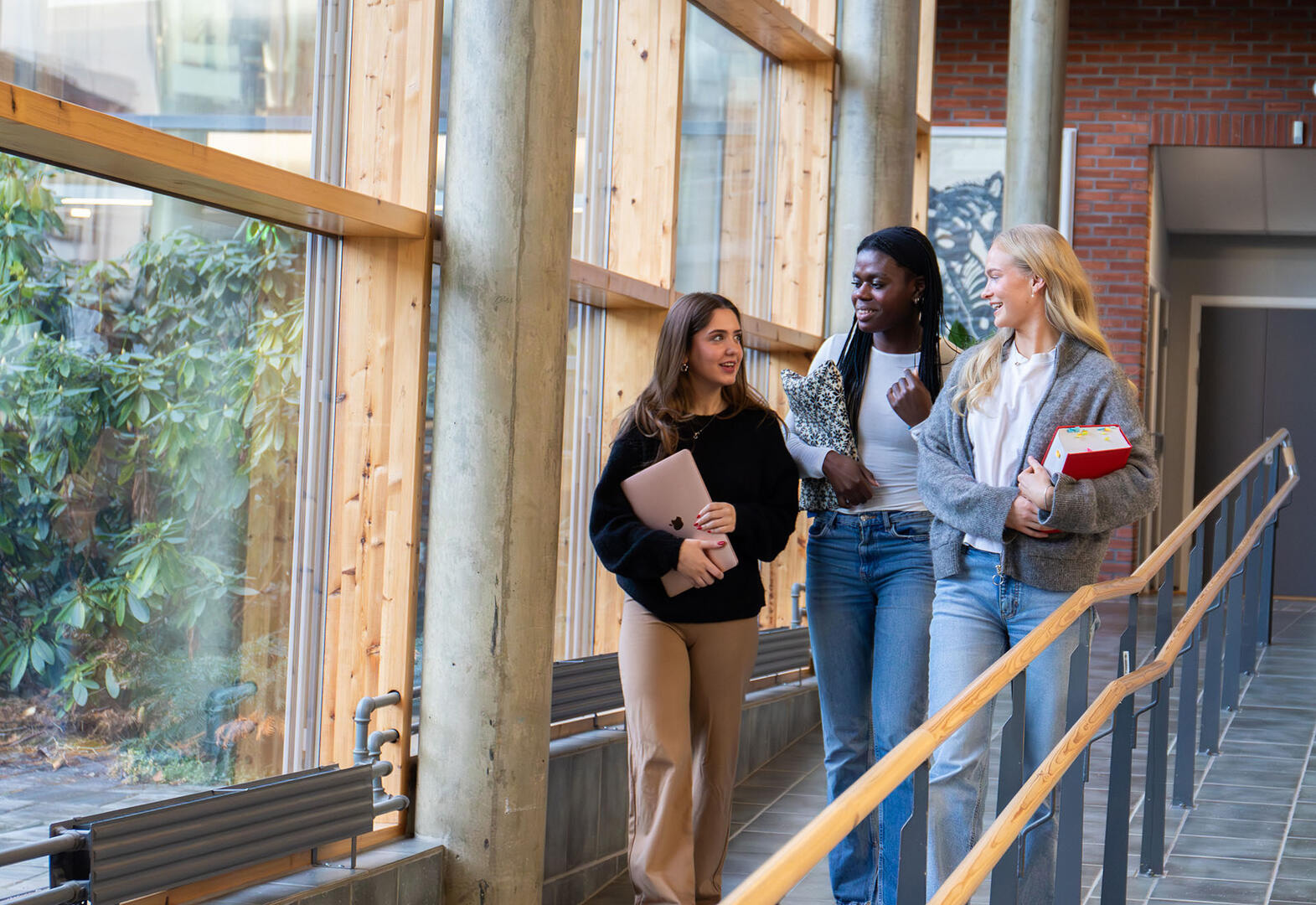 Sosialt studentliv, tett på næringslivet.