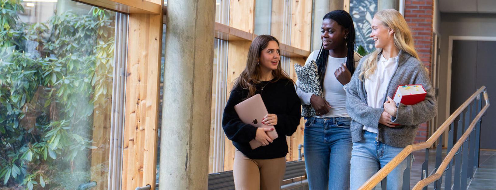 Sosialt studentliv, tett på næringslivet.