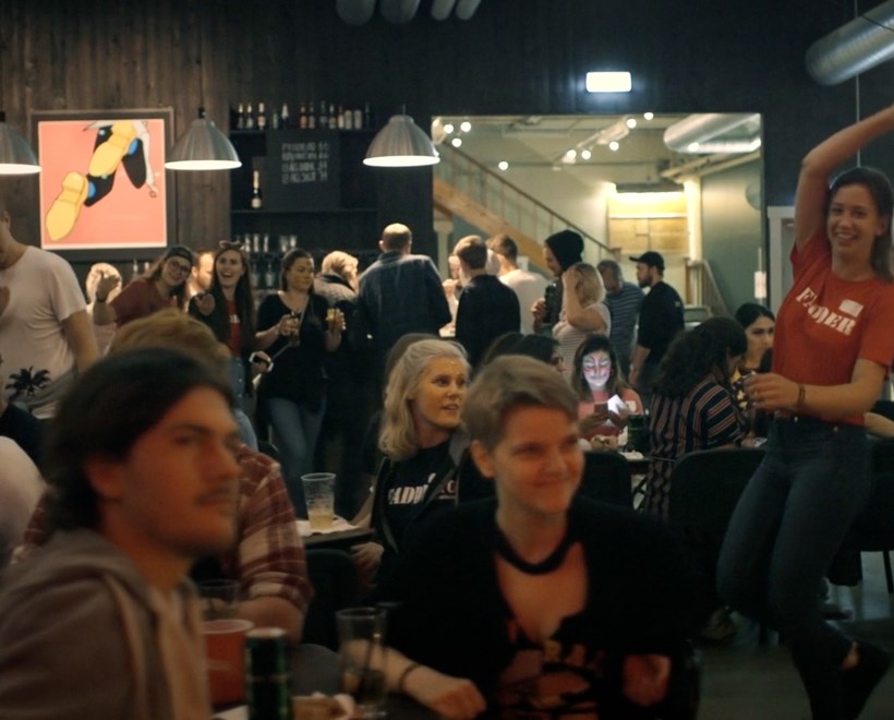 STUDERE Dans Og Fest